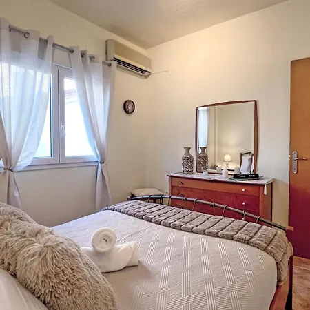 Сasa de vacaciones Aegean Sands Coastal With Garden In The Heart Of *